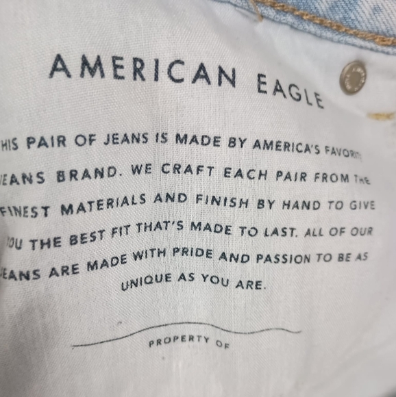 American Eagle High Rise Mom Jeans in Light Blue Wash Size 8 - Picture 5 of 8